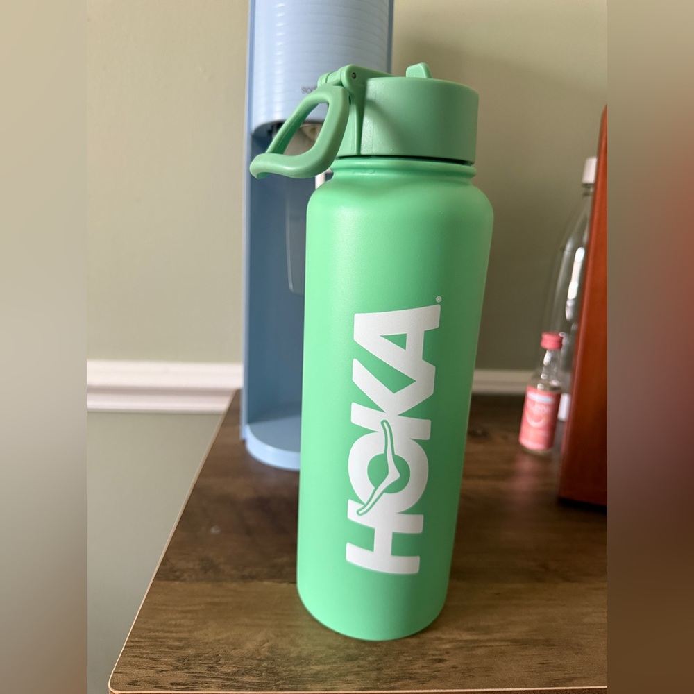 HOKA ONE ONE 32oz Water Bottle Brand New